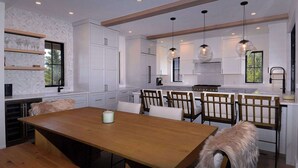 Dining - Lakeview Luxury, Hot tub, firepit, views! (Skyland & Surrounding Areas)