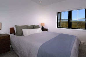 4 bedrooms, desk, iron/ironing board, travel crib