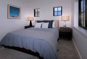 4 bedrooms, desk, iron/ironing board, travel cot - Lakeview Luxury, Hot tub, firepit, views! (Skyland & Surrounding Areas)