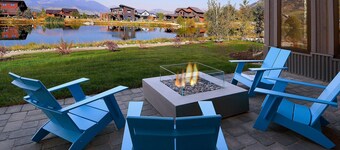 Lakeview Luxury, Hot tub, firepit, views!