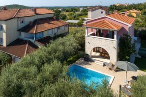 Exterior - Villa in Porec, 9 persons, 5 bedrooms,3 bathrooms, pool with hydromassage corner (Porec)