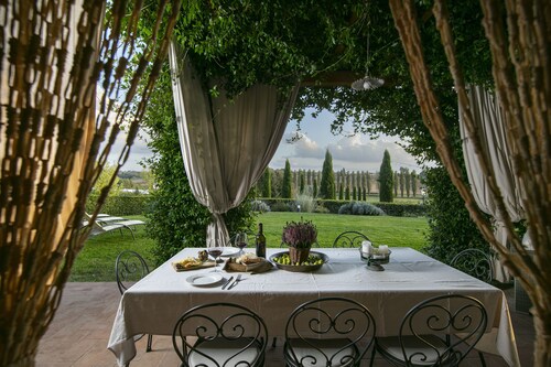 Exclusive luxury property with private pool in Siena countryside Borgo la Chiusa
