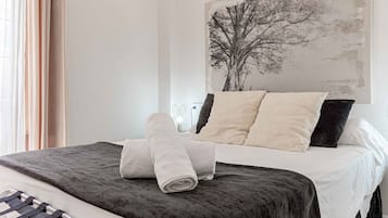 1 slaapkamer, een strijkplank/strijkijzer