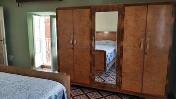 2 bedrooms, iron/ironing board, travel cot, free WiFi