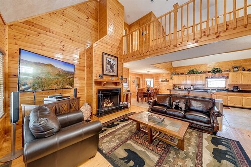 Rustic Elegance-Luxury Home Loaded with Amenities