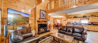 Rustic Elegance-Luxury Home Loaded with Amenities