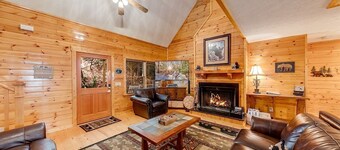 Rustic Elegance-Luxury Home Loaded with Amenities