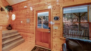 Unclassified image, 4 of 44, button - Rustic Elegance-Luxury Home Loaded with Amenities (Helen)