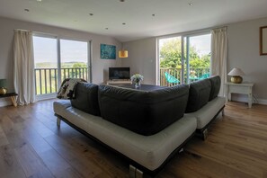 Smart TV - Riverside escape
Iden Rye (Iden)