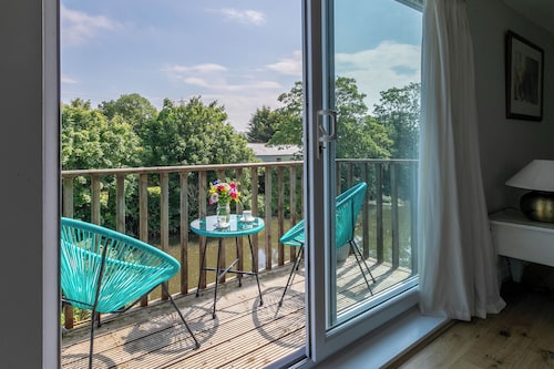 Riverside escape
Iden Rye