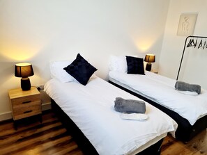 2 chambres, fer et planche à repasser, Wi-Fi gratuit, draps fournis