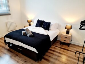 Apartment, 2 Queen Beds | 2 bedrooms, iron/ironing board, free WiFi, bed sheets