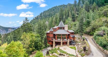 The Castle, Unbelievable Views, Rustic Mountain Masterpiece