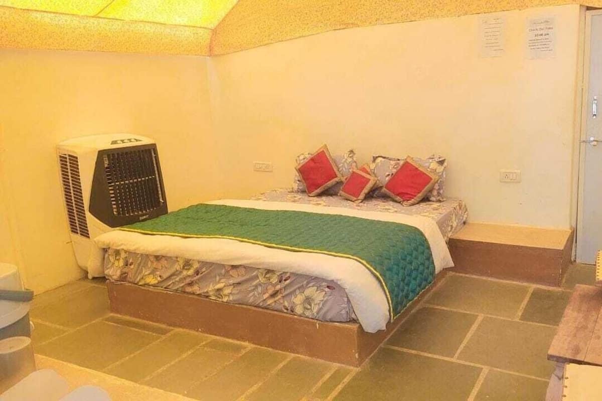 2 bedrooms, desk, laptop workspace, free WiFi