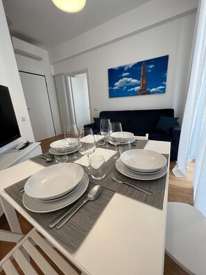 Interior - SHORT RENT. Within walking distance of the famous Piazza De Ferrari and Via XX Settembre. (Genova)