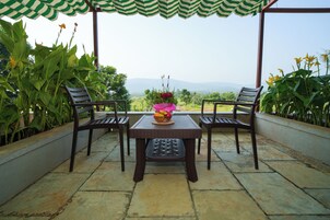 Caja de seguridad en la habitación y escritorio