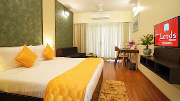 Club Room | In-room safe, desk, soundproofing, iron/ironing board