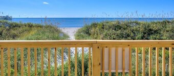 Oceanfront haven in Oak Island—3BR, 2BA, sleeps 8, perfect for family escapes!