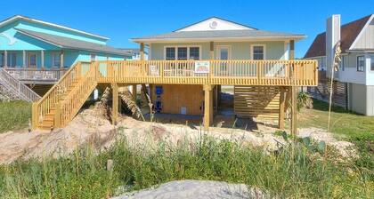 Oceanfront haven in Oak Island—3BR, 2BA, sleeps 8, perfect for family escapes!