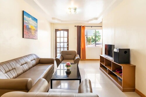 WOW! 3BR House w/Karaoke ,Swimming Pool, Pet Friendly