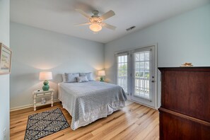 3 bedrooms, iron/ironing board, free WiFi - Port Folio - Adorable 3 BR home with Covered Porch! (Surf City)