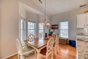 Dining - Port Folio - Adorable 3 BR home with Covered Porch! (Surf City)
