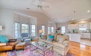 TV - Port Folio - Adorable 3 BR home with Covered Porch! (Surf City)