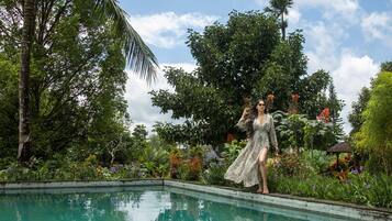 Kolam renang outdoor