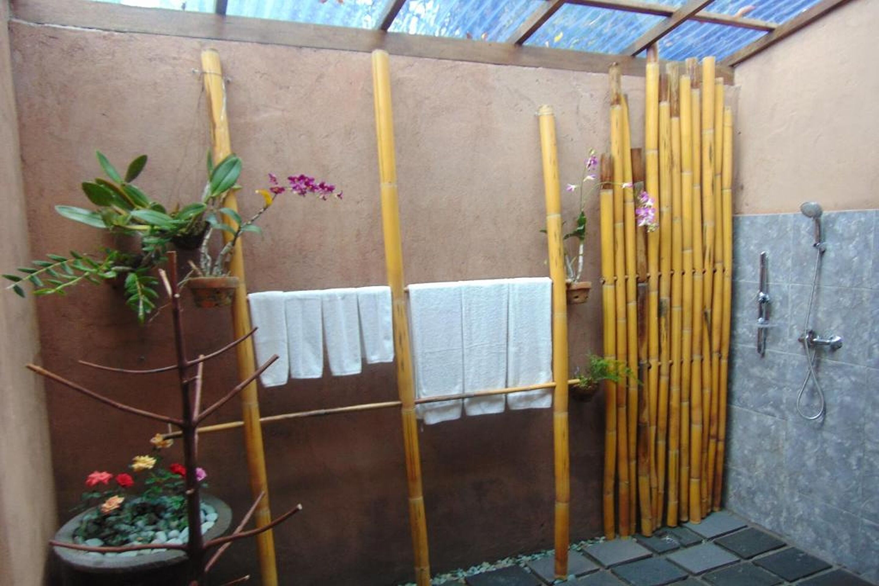 Kamar Triple Keluarga, 2 kamar tidur | Kamar mandi | Perlengkapan mandi gratis, kloset, handuk, dan sabun