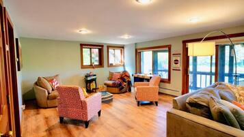 TV, fireplace, stereo