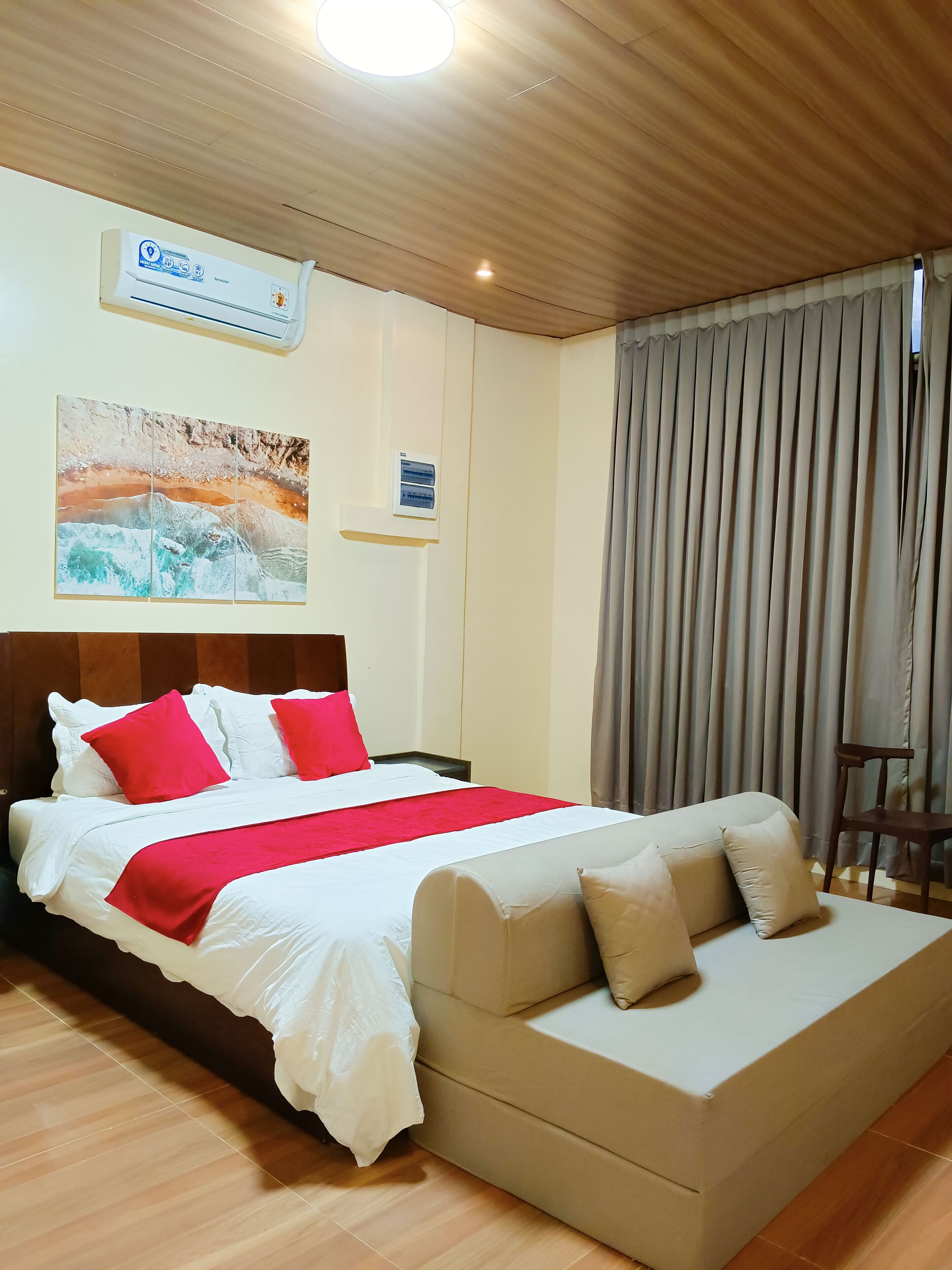 4 bedrooms, WiFi, bed sheets