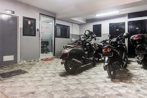Front of property - Collection O 91131 New V1 Hotel Near Stasiun Mangga Besar (Jakarta)