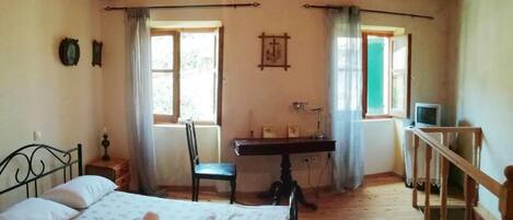 Huis | 1 slaapkamer, een strijkplank/strijkijzer, gratis wifi, beddengoed