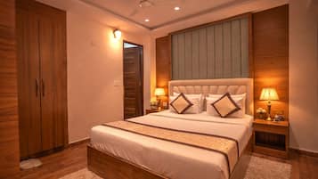 Suite – executive | Sengetøy av topp kvalitet, dundyner, minibar og safe på rommet