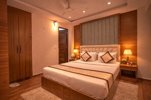 Suite ejecutiva | Ropa de cama de alta calidad, edredón y minibar 