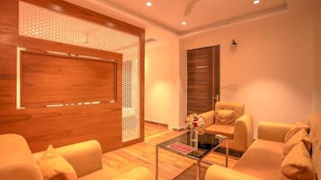 1 habitación, ropa de cama de alta calidad, cubrecamas y minibar