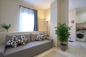 TV - Tejares 16, Apartment 2 bedrooms Ground Floor (Sevilla)