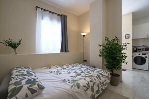 2 chambres, fer et planche à repasser