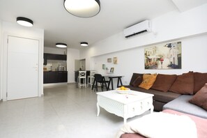 Living area - Luxury Apartment next to Rothschild
 (Tel Aviv, Tel Aviv District, Israel)