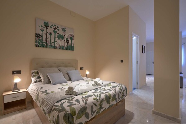 1 bedroom, iron/ironing board