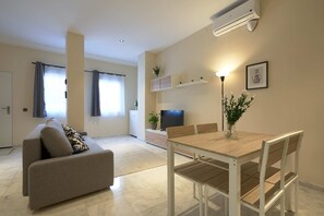 TV - Tejares 16, Ground Floor Loft-Apartments (Sevilla)