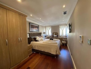 4 bedrooms