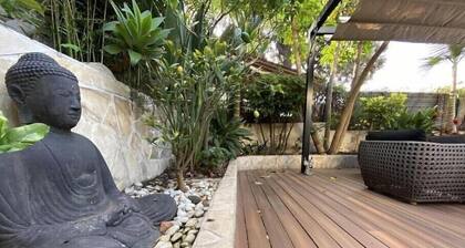 4 bedroom house, private pool, sea view, parking