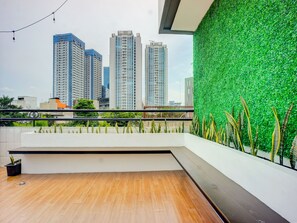 Rooftop terrace - Hotel O Alhesa Residence (Medan)