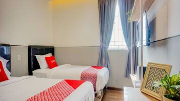 Deluxe Twin Room | Desk, laptop workspace, free WiFi, bed sheets