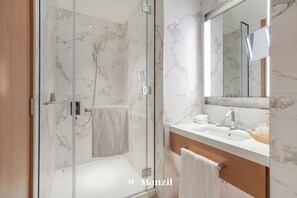 Appartement Luxe | 3 chambres, coffres-forts dans les chambres, fer et planche à repasser