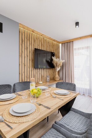 Apartment, 1 Schlafzimmer, Kamin, Bergblick | Wohnzimmer | Kamin