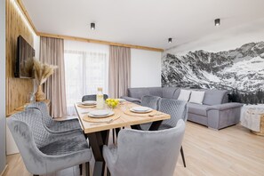 Lägenhet - 1 sovrum - eldstad - utsikt mot bergen | Vardagsrum | Eldstad