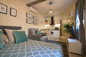 1 bedroom, iron/ironing board - Castilla 75, Urban Loft 1st floor (Sevilla)