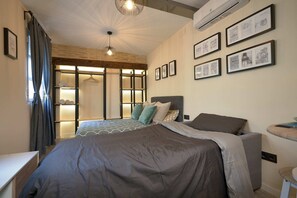 1 chambre, fer et planche Ă repasser